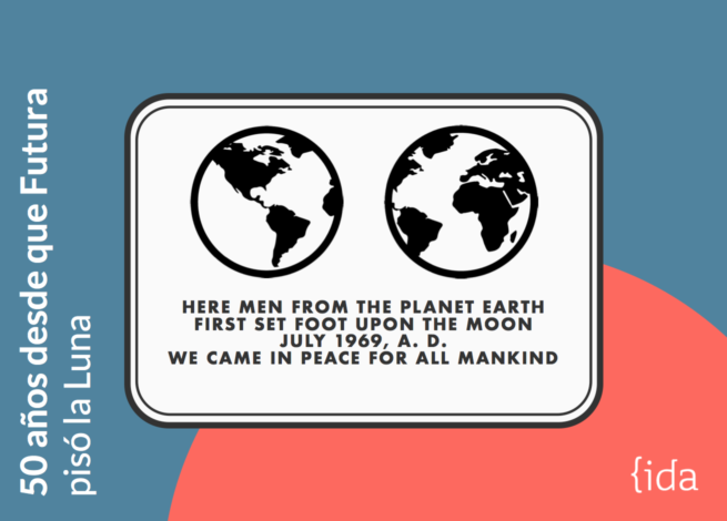 Placa del primer alunizaje. Donde dice: "“Los seres humanos del planeta Tierra llegaron a la Luna por vez primera en julio de 1969 D.C. Vinimos en son de paz en nombre de toda la humanidad".